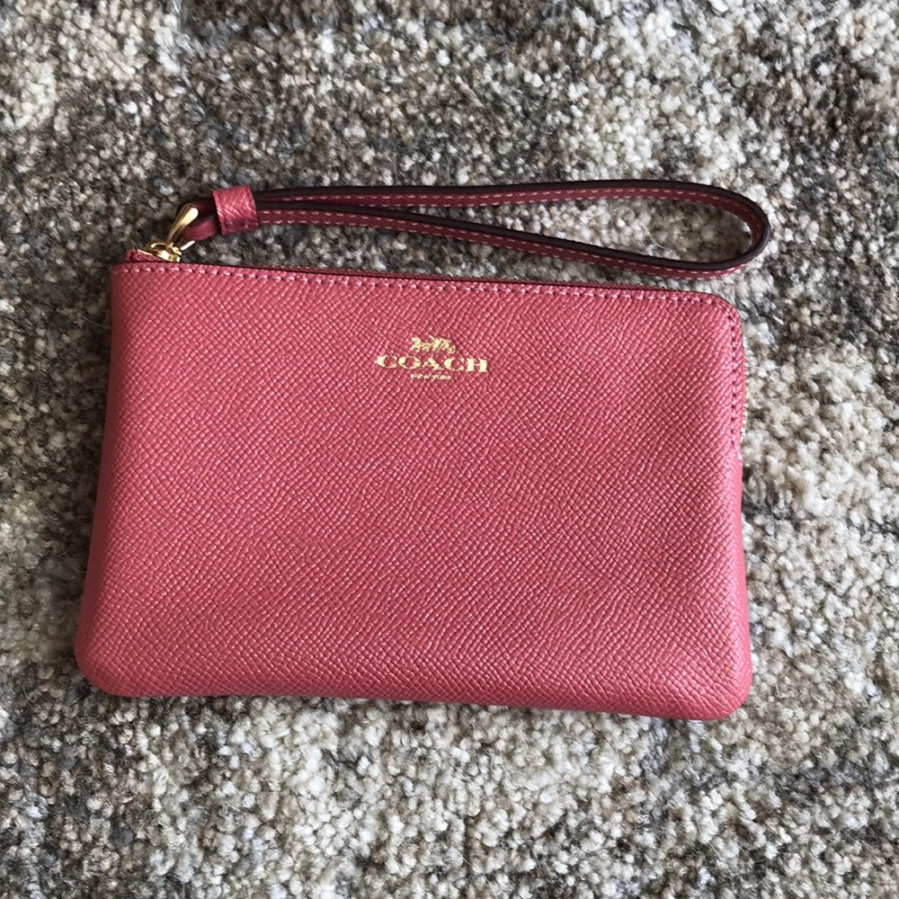 OFFERS? NWT Coach Wristlet